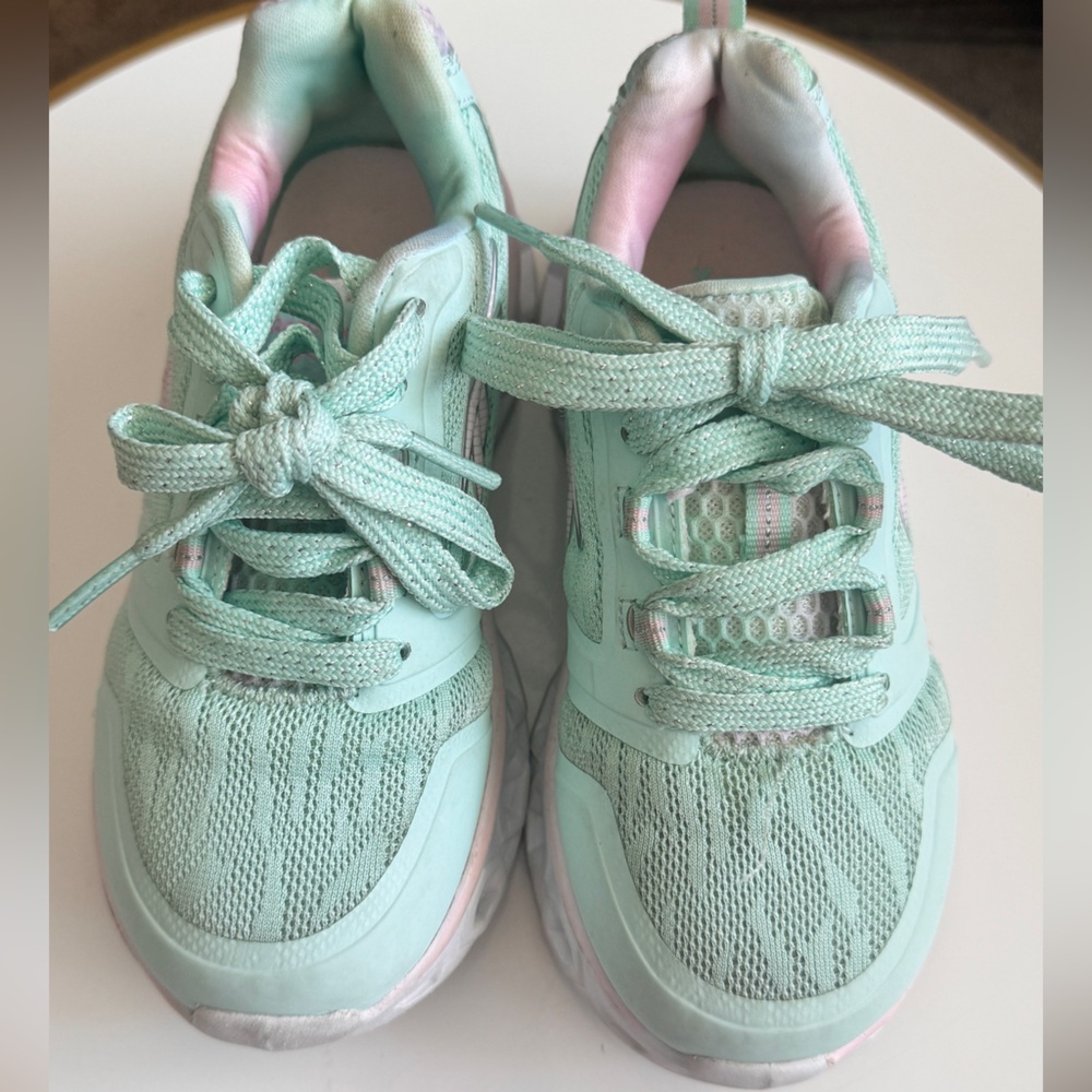 Size 12 toddler light up shoes